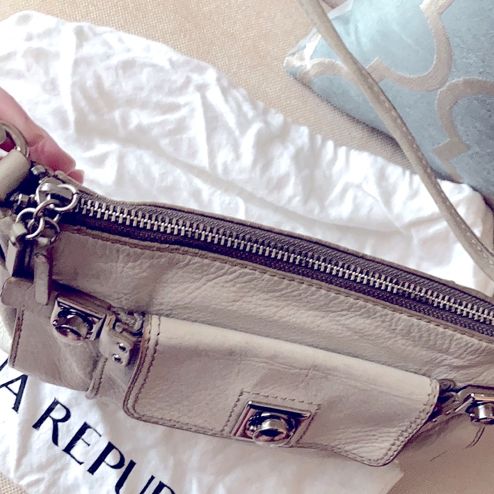 GUC!Banana Republic Pebbled Leather handbag. Great used condition! W/dust bag! - Picture 11 of 16